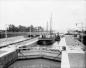 Barge et son remorqueur à l'écluse numéro 5 du canal de Soulanges