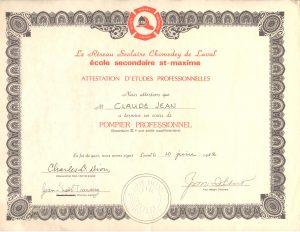 Colour photograph of a yellowing sheet of paper with a brown border, certifying the completion of the firefighting course at Saint-Maxime Secondary School