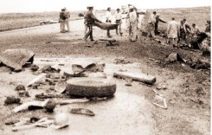 Photo prise suite à l’accident d’autobus près de Webb en Saskatchewan le 28 mai 1980