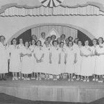 A choir made up of members of the Cercle de Fermières de Saint-Eustache