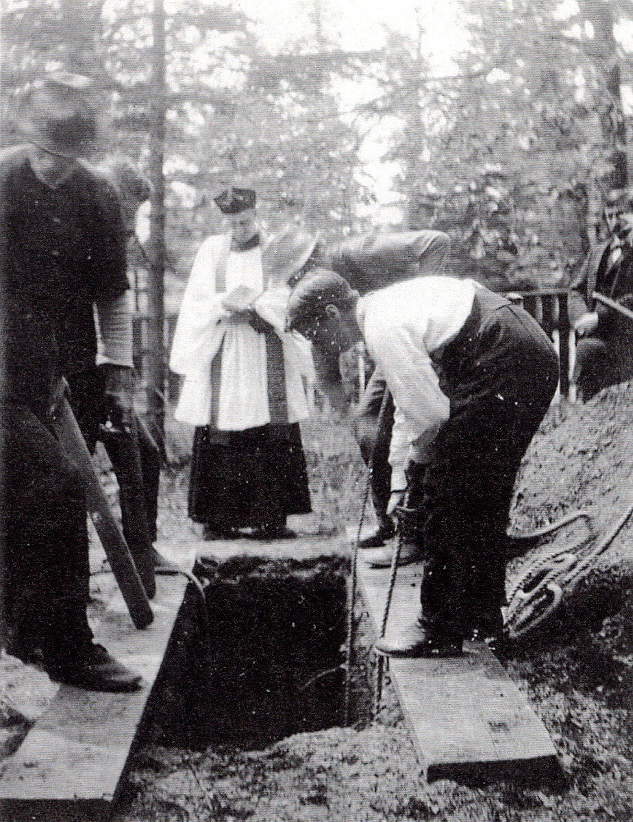 Black and white picture of a burial