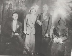 Wedding of Alfred Lafontaine and Melline Meulles. They and their two witnesses are posing for the camera.