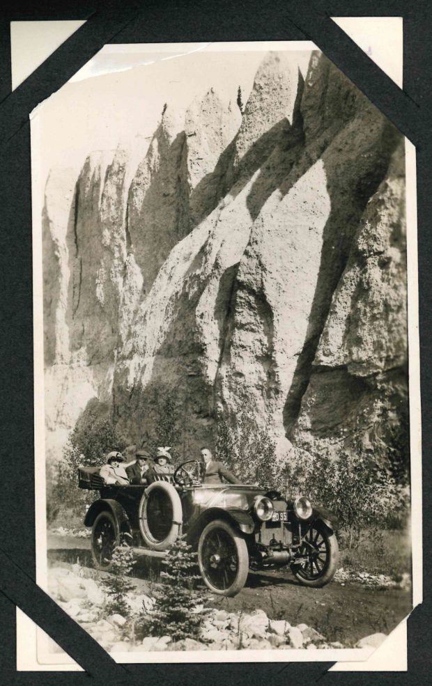 Photo of family members in car in Banff by Hoodoos