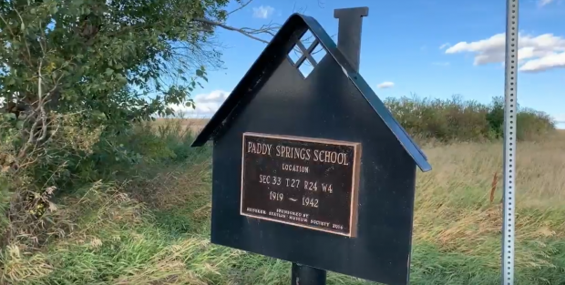 Sign marking Paddy Springs School, 1919-1942
