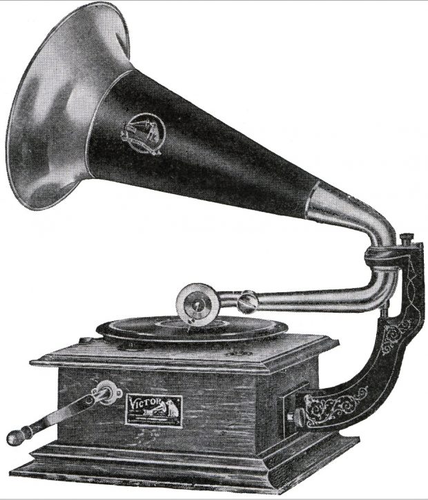 Black and white illustration of a 1900s phonograph with a large horn and a crank.