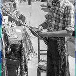 An arrow sash maker at work at the Fêtes du Vieux-Saint-Eustache