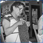 A knitathon participant at the Fêtes du Vieux Saint-Eustache