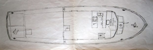 Drawing of a yacht seen from above, showing the layout of the bridge.