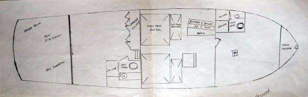 Drawing of a yacht seen from above, showing the layout of the cabin and the hold.