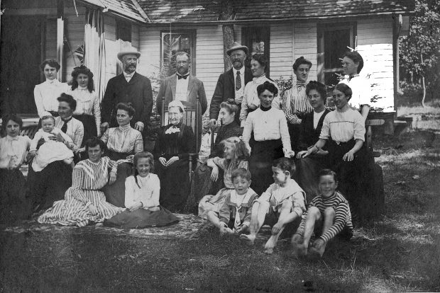Black and white photo circa 1902 Flavelle family of 24 posing in front of J. R. Dundas’ cottage.