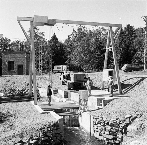 Silver print showing the capture station of the Metis River.