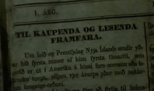 Nærmynd af gömlu íslensku blaði sem heitir Framfari, þar sem sjá má feitletraða fyrirsögnina Til kaupenda og lesenda Framfara. Gulnað síða sýnir íslenskan texta prentaðan með hefðbundnu leturformi með sérhlífum.