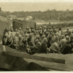 Íslenskt skrúðgönguvagn í hátíðargöngu vegna sextíu ára afmælis Kanadíska ríkjasambandsins