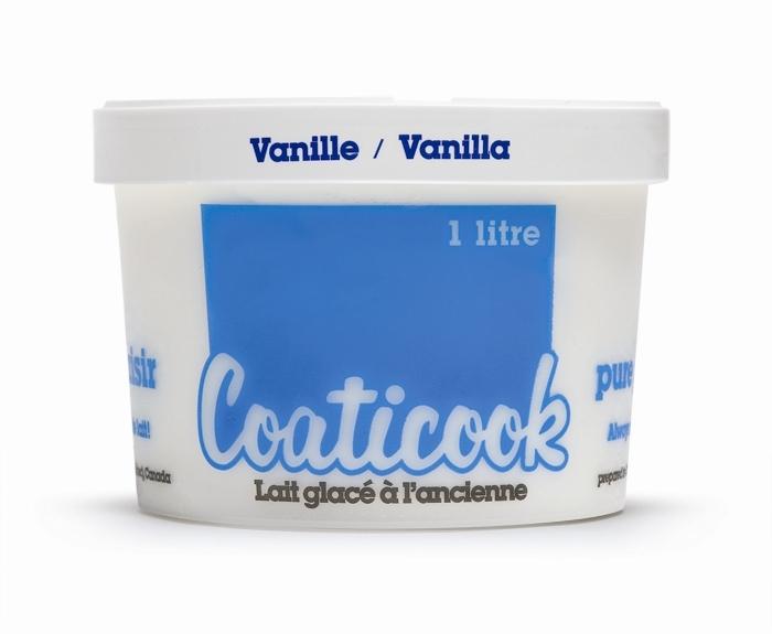 Photo couleur présentant un litre de lait glacé à la vanille avec le logo Coaticook en bleu et blanc. 