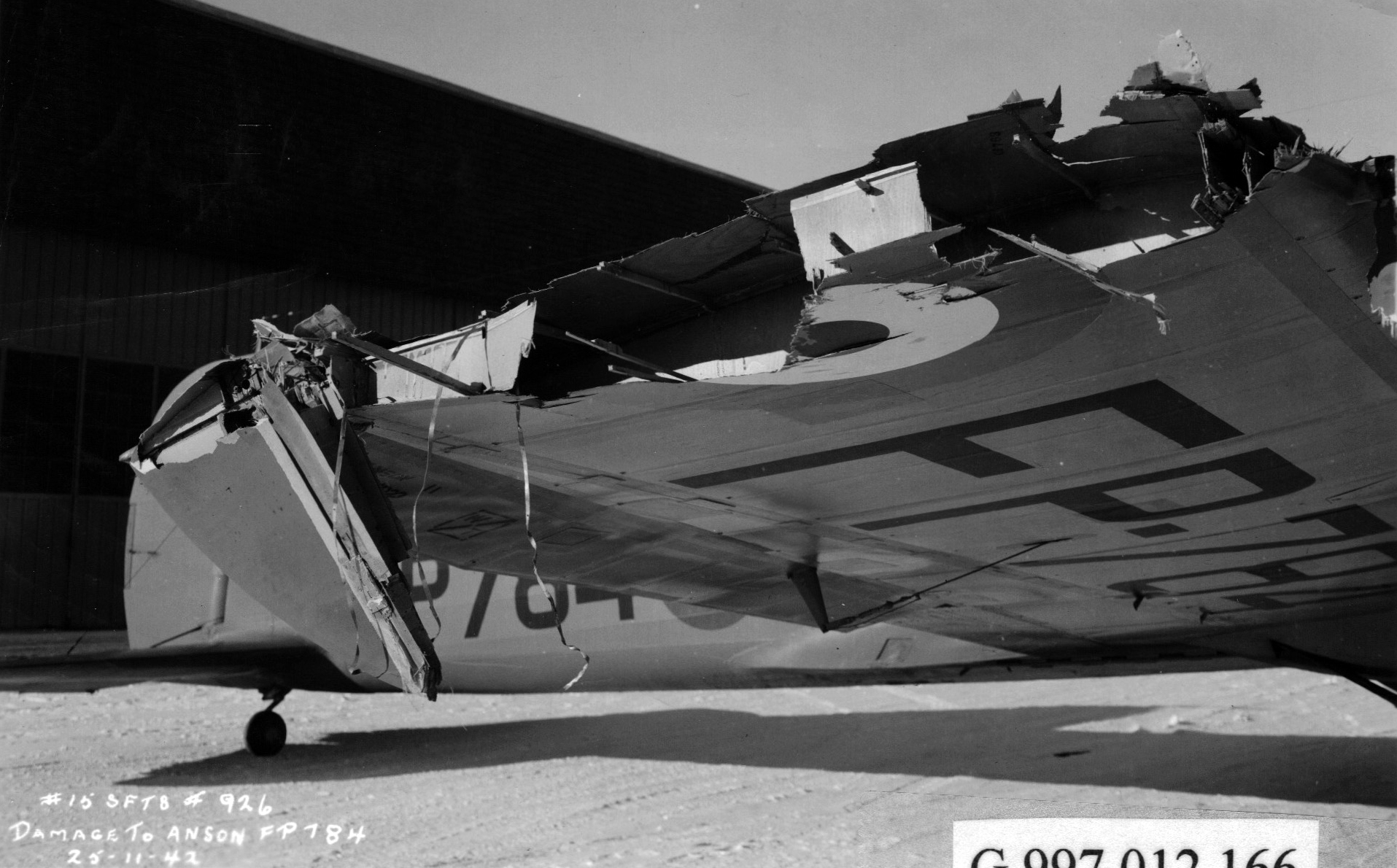 Avion avec une partie de l’aile cassée