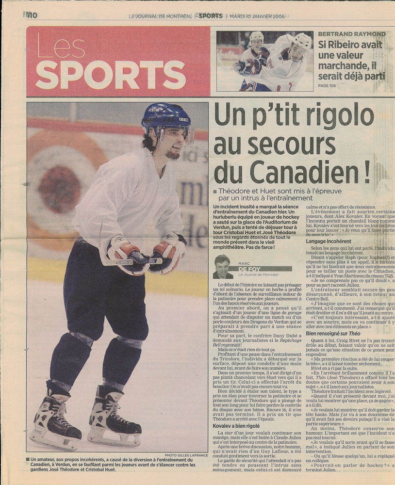 Colour photo of a newspaper article titled "Un p’tit rigolo au secours du Canadien!" Next to the article, a photo of a man skating on a rink with a hockey stick and wearing black pants, a white sweater, a blue helmet and gloves.