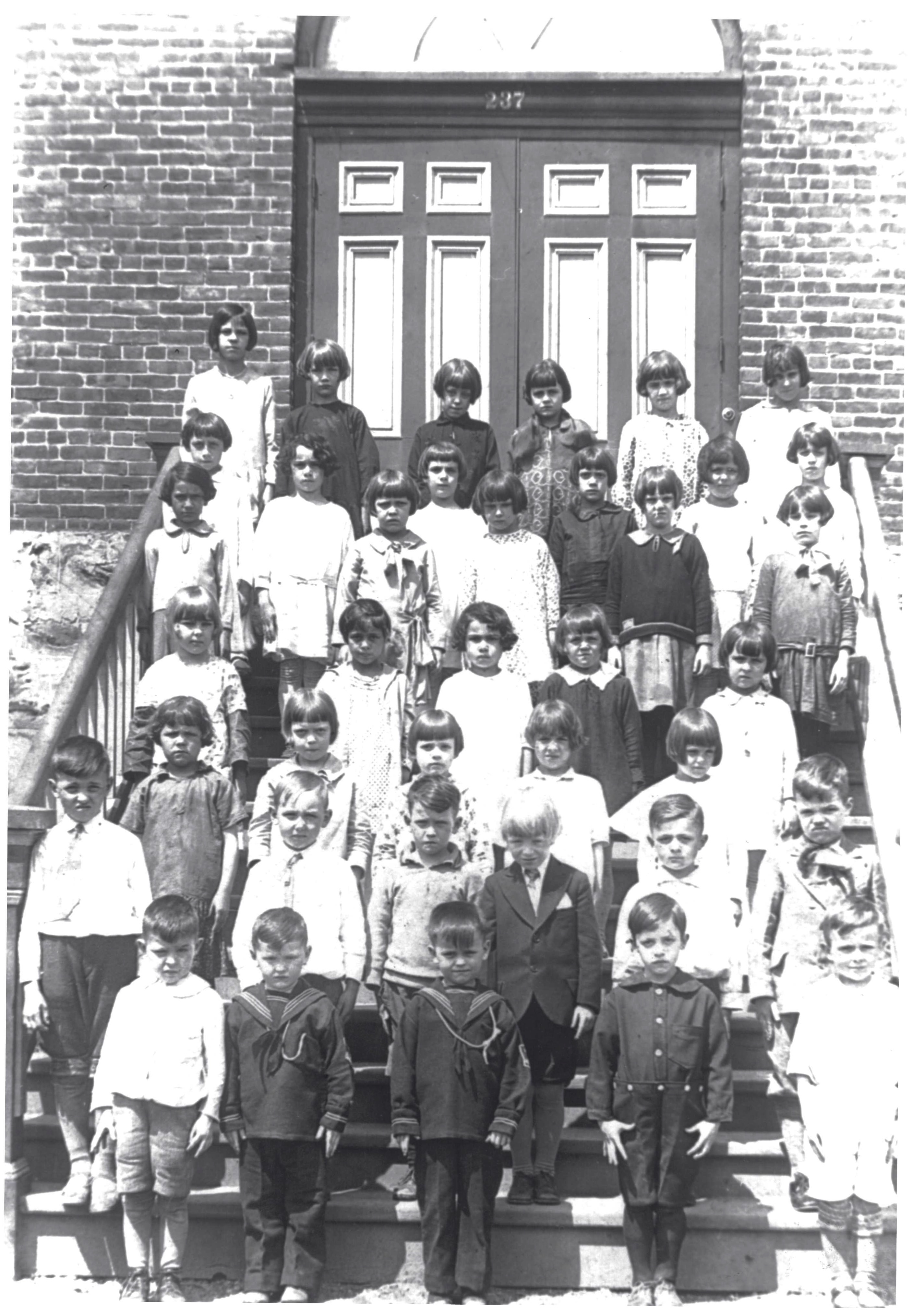38 schoolchildren posing