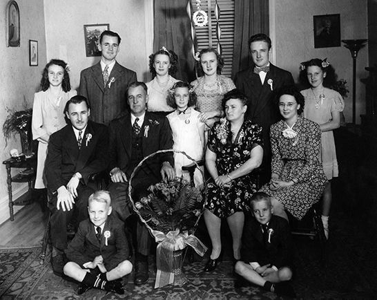 Family portrait showing Léo Papin and his wife Alice Gervais surrounded by their 11 children in the living room of their residence.