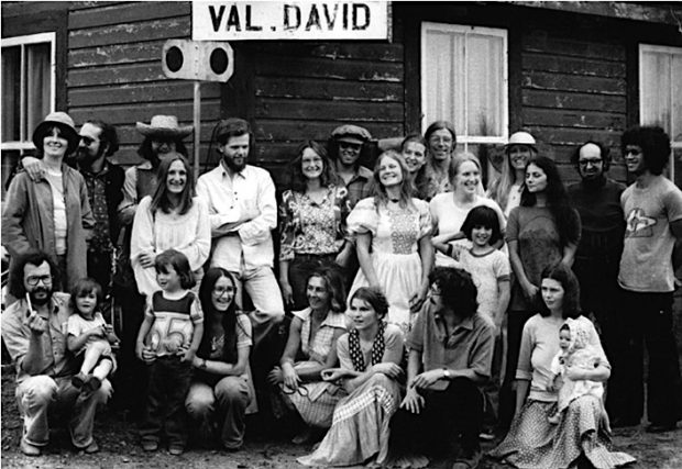 Black and white photo of some members of the Association des Métiers d'Art de Val-David.