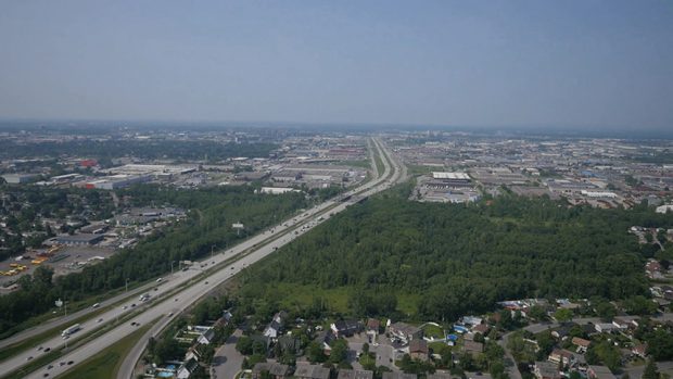 Aerial colour photograph: View of Jean-Noël Lavoie Highway and the industrial sector of Laval.