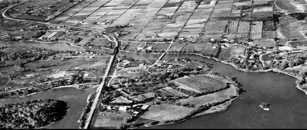 Black and white photo of an aerial view of Sainte-Dorothée and the Laval islands.