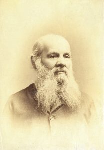 Photo sépia d'Alfred-Narcisse LePailleur dans la soixantaine. Il a une longue barbe blanche.