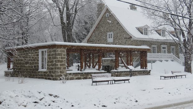 Color picture of the consolidated ruins of the Maison Gravel, in winter.