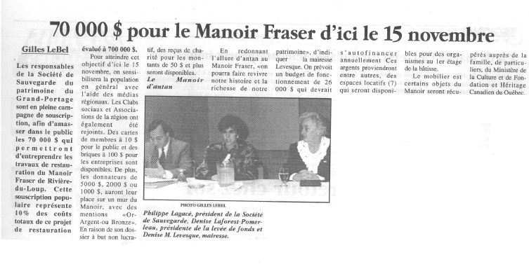 Article de journal dont le titre est 70 000$ pour le Manoir Fraser d'ici le 15 novembre» qui comprend une photographie d'un homme et deux femmes assis à une table.