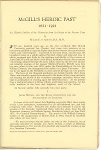 Première page de texte de la publication McGill’s Heroic Past de 1921, papier sépia et encre noire. La première moitié de la page propose une introduction à l’ouvrage et la seconde moitié, la première de quatre parties, soit « 1 – James McGill and the Royal Institution for the Advancement of Learning ».