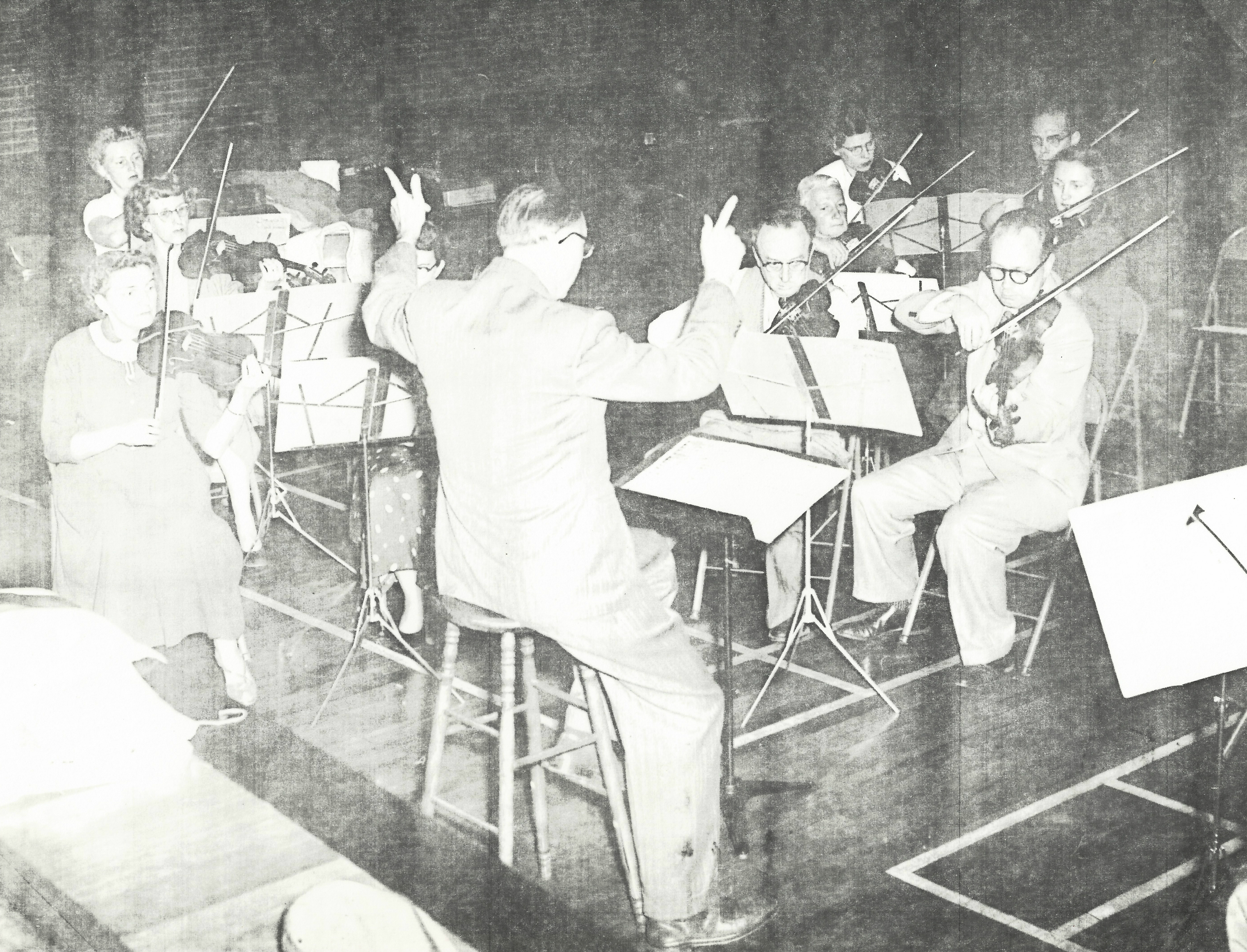 Jan Wolanek and violins in rehearsal