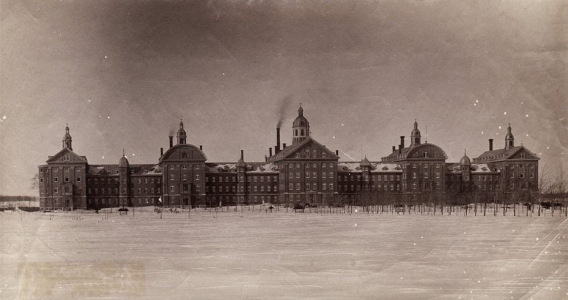 Photograph a hospital in winter circa 1875