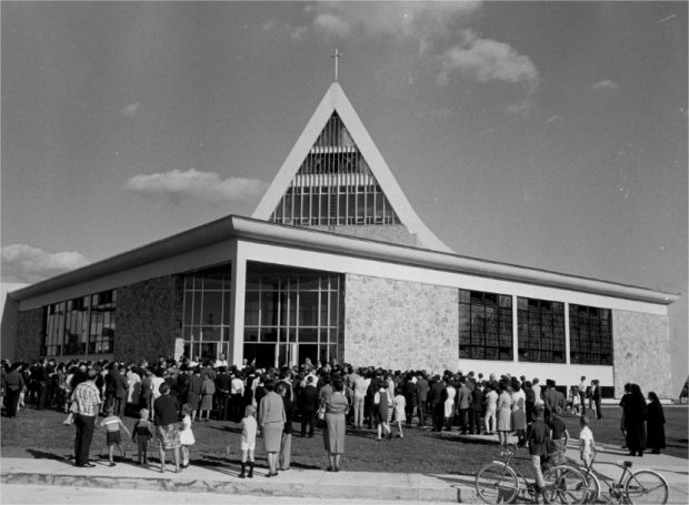 A crowd in front of a church