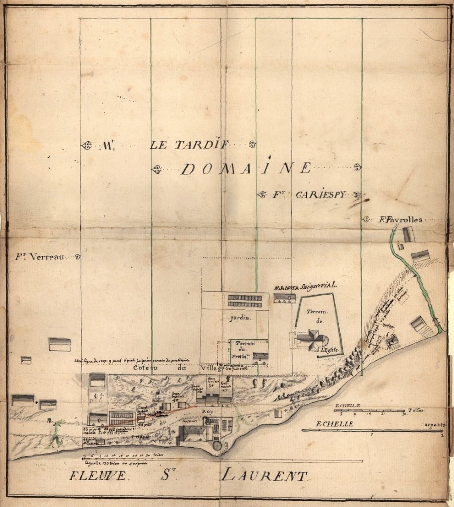 Archival ink drawing showing a plan view of the heart of the village of Château-Richer. From bottom to top, we can see the St. Lawrence River, the shoreline, Chemin du Roy, the hillside, and the plateau. The drawing features all the land and buildings in the village, including the convent, windmill, presbytery, seigneurial manor, church, and the villagers’ homes.