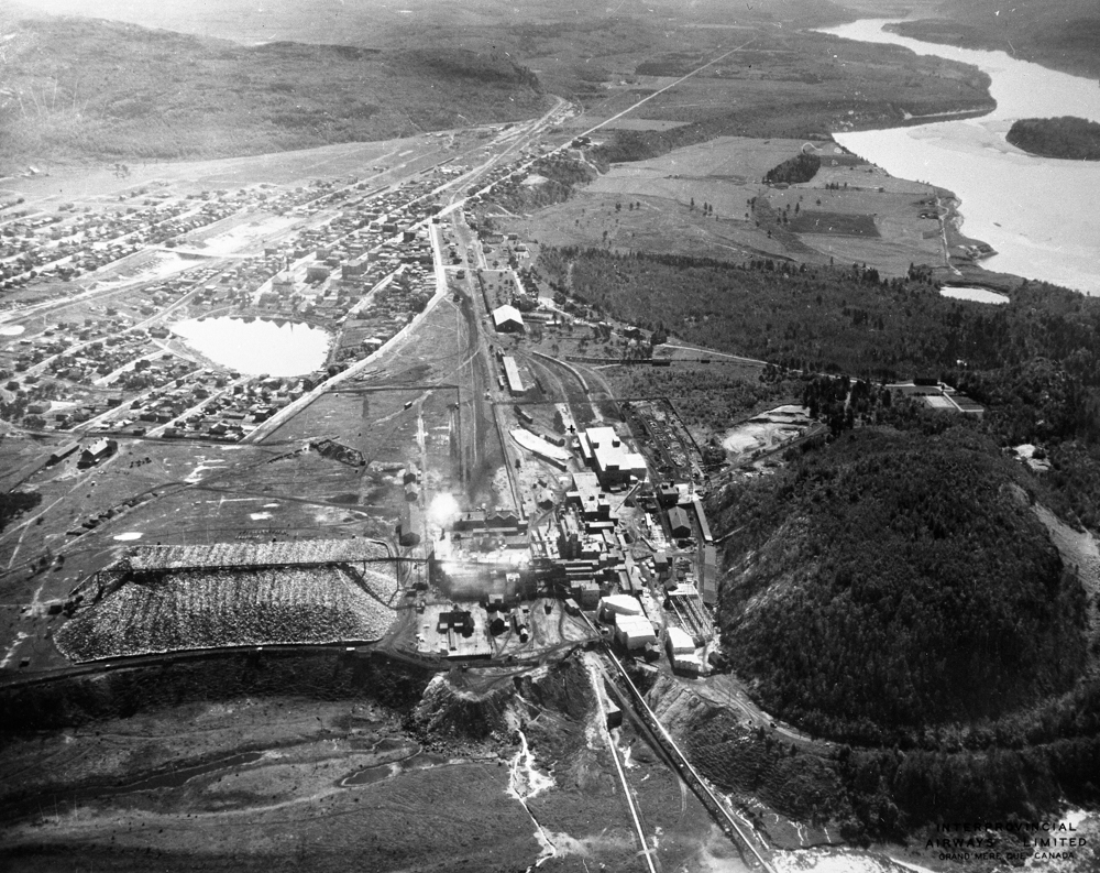 Les infrastructures de la Brown Corporation occupent une immense superficie sur le terrain de la ville de La Tuque.