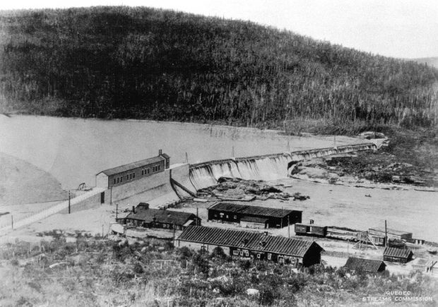 Detailed sketch of the dam site includes the environment and the builders’ camp.