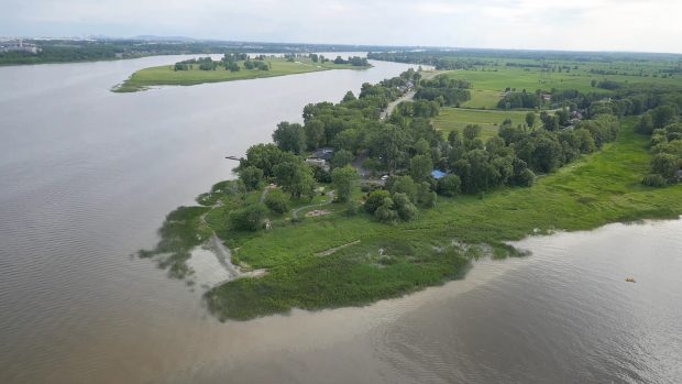 Colour aerial view of the eastern point of Île Jésus in summer. The Des Prairies River can be seen on the left and the Mille Îles River on the left. They meet at the bottom of the photo.