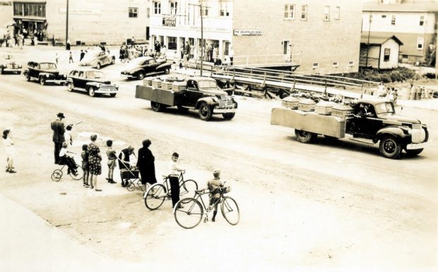 Funeral procession in the aftermath of the East Malartic mine tragedy in 1947