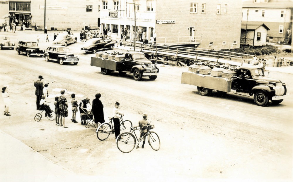 Cortège funèbre à la mémoire des travailleurs décédés lors de la tragédie de la East Malartic en avril 1947