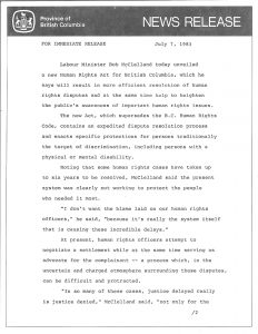 Un communiqué de presse de la Province de la Colombie-Britannique tapé à la machine à écrire daté du 7 juillet 1983 du ministre du Travail Bob McClelland. 