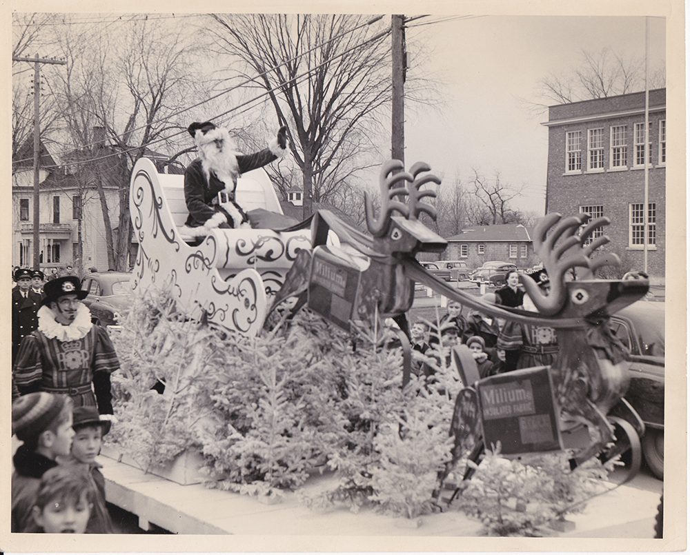 Santa Claus allegorical float during the parade in Cowansville.