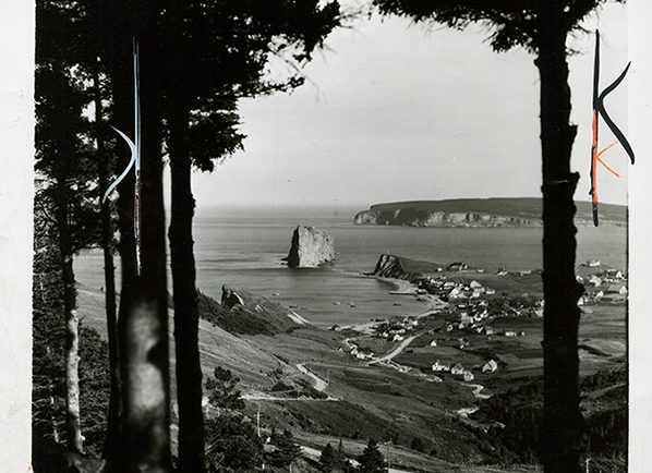 Black and white photography of Rocher Percé. This is one of the most popular viewpoints. The photograph is taken from a high point, at a distance from the Rock, giving a view of the village of Percé, Bonaventure Island and Rocher Percé. The trees on both sides of the photographs create a natural frame of the landscape.