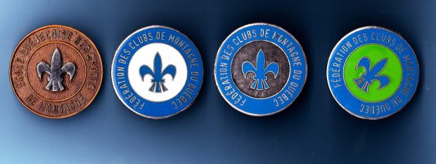 Various badges of the Fédération des clubs de Montagne du Québec, showing the “fleur de lys” in the centre.