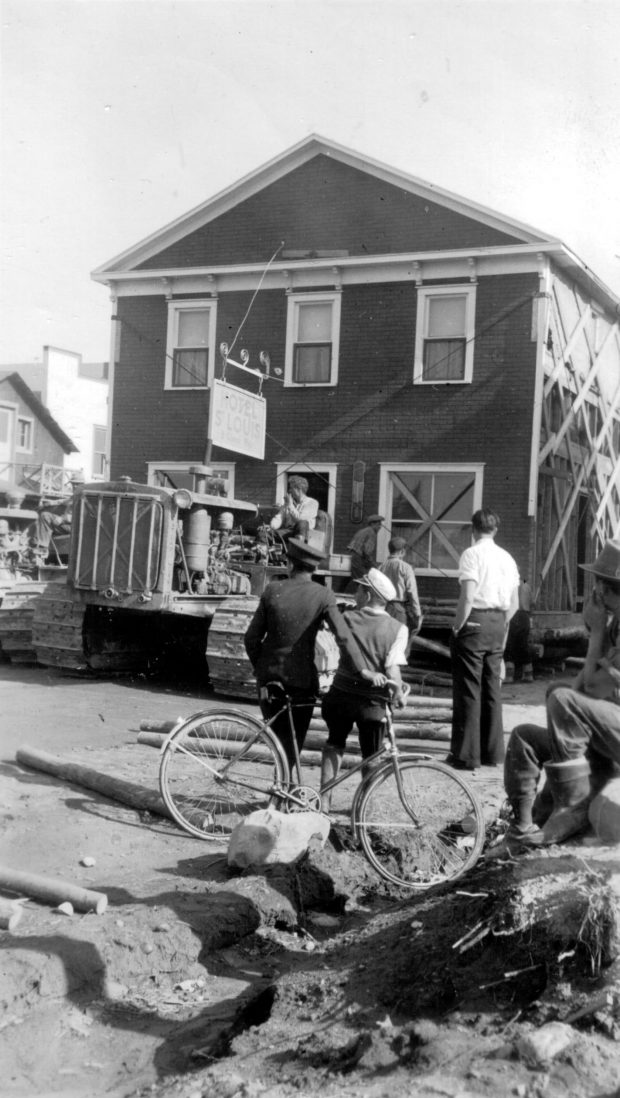 The relocation of Hotel St Louis from Roc-d'Or to Malartic attracts many onlookers.